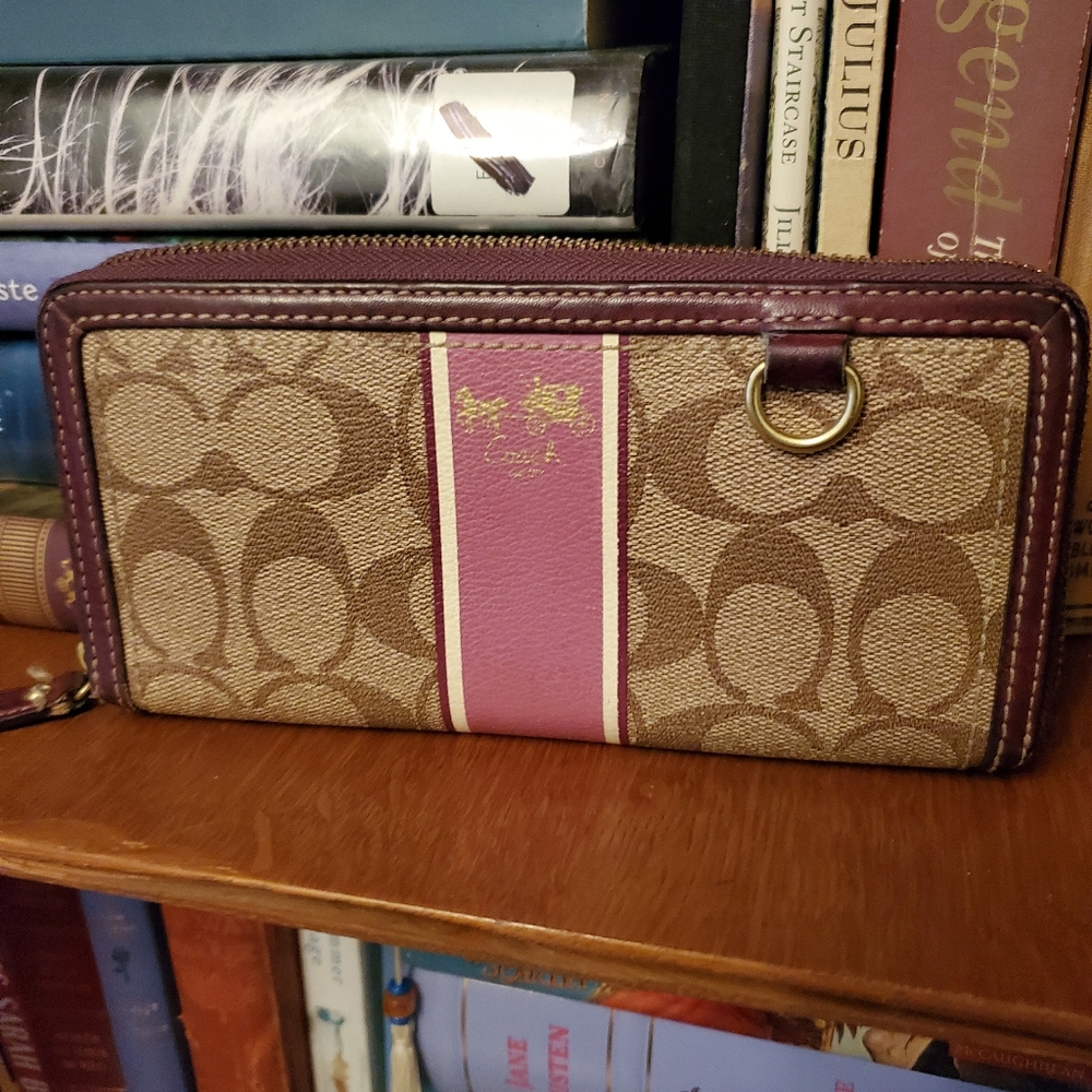 Coach Heritage Zip around accordion wallet